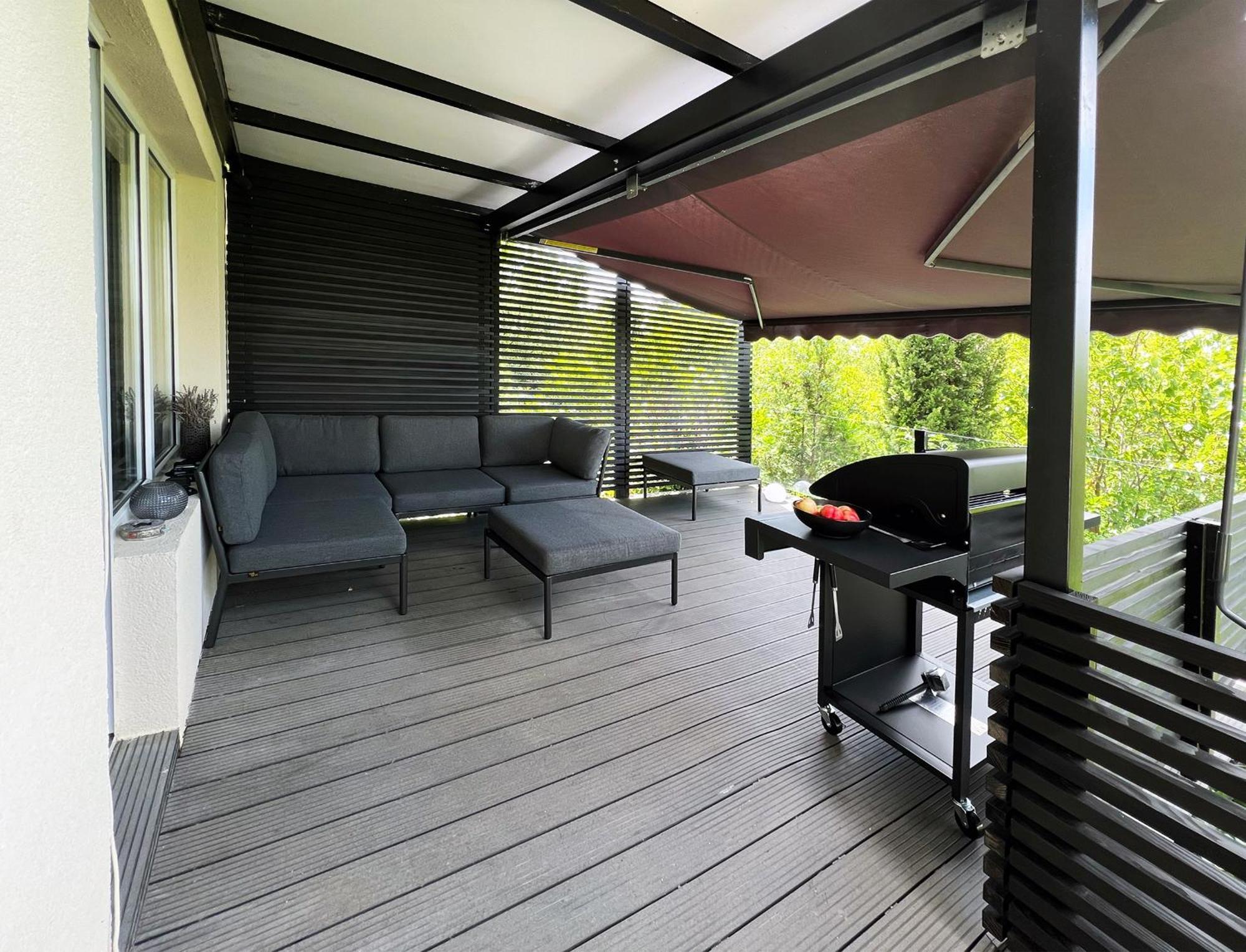 Appartement Pergola House In A Green Oasis With Fantastic View à Petrovaradin Extérieur photo
